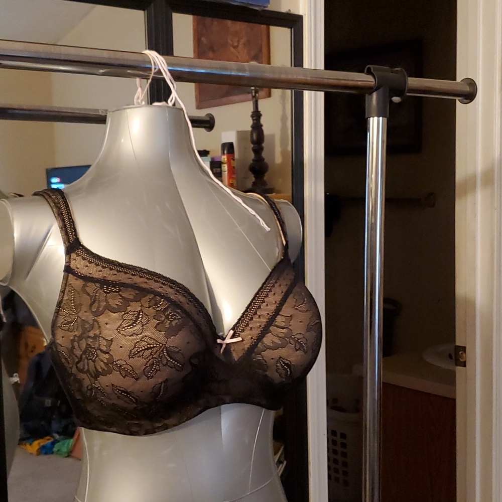 Lace cream and navy blue bra